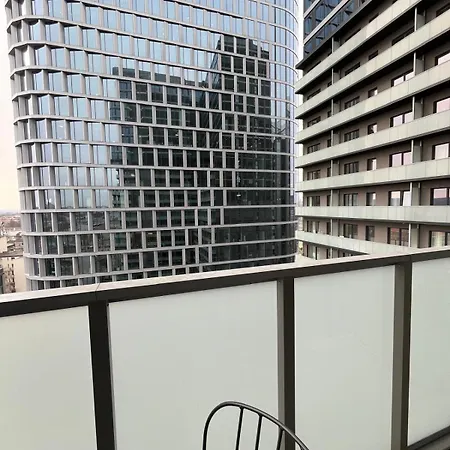 Global L With Balcony L Sky Tower L *